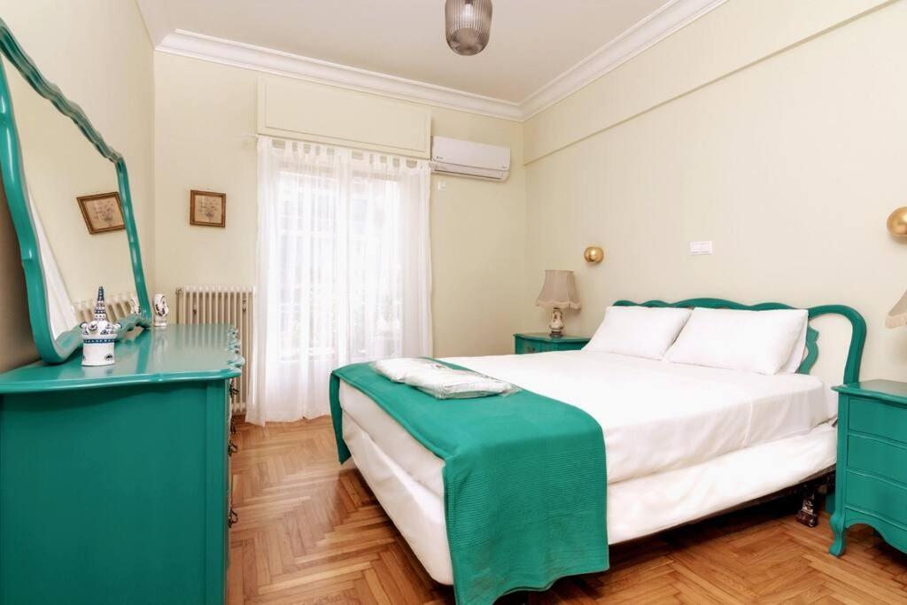 Iphigenia 2 Bedroom Retro Downtown Apartment Афіни Екстер'єр фото